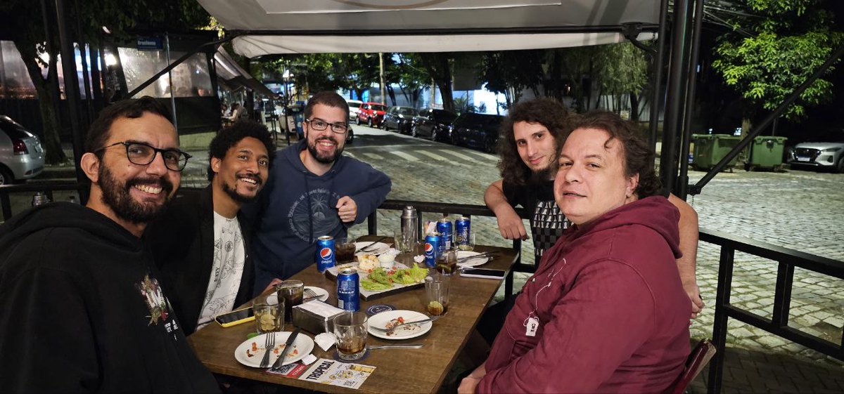 Só gente bonita nisso ai! O pub do <a href="/phpspcampinas/">PHPSP Campinas</a> é sucesso demais. Não deu para marcar o <a href="/Victor_Perin/">Victor Perin</a>