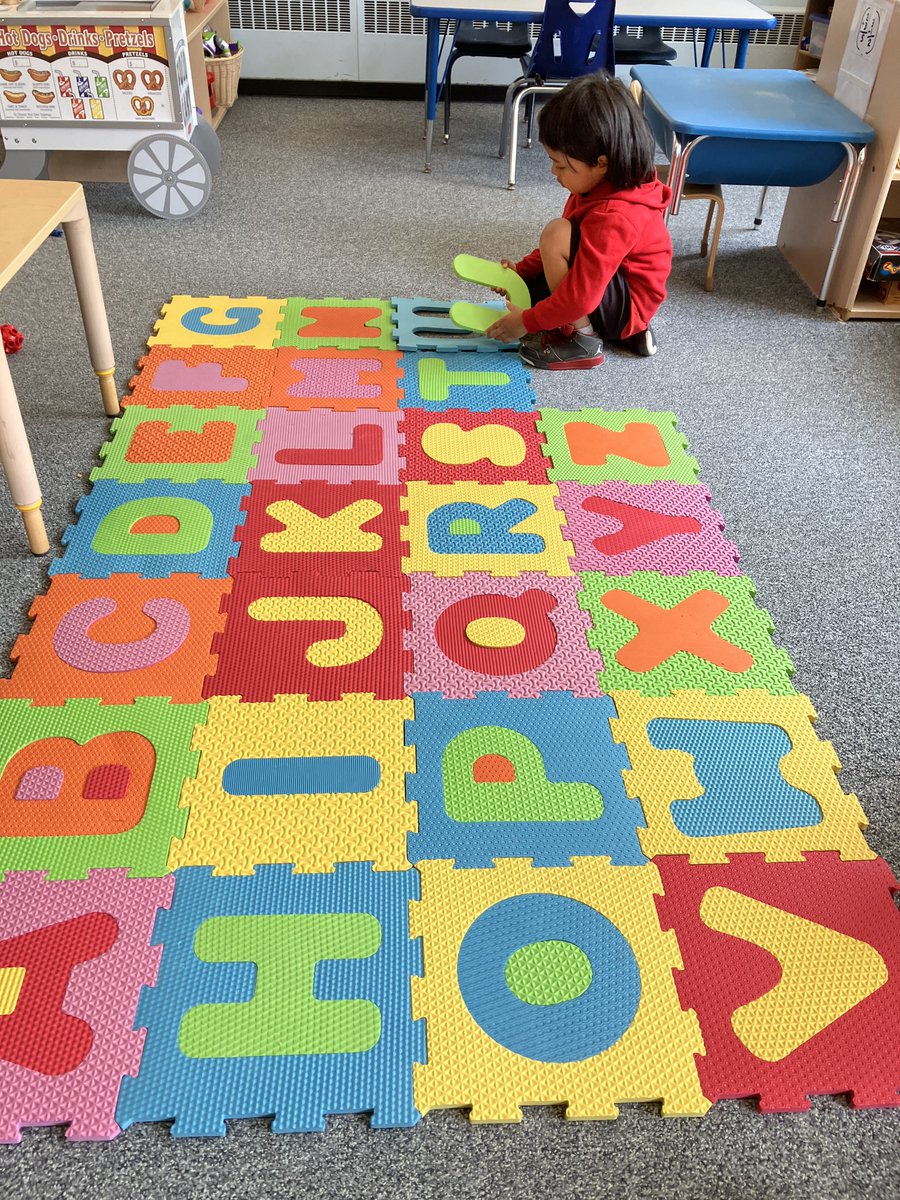 MrsVesaM's tweet photo. Today we started packing, but then we decided to play one more time with our favorite toys! #112teachers #112leads @GreenBaySchool https://t.co/53OYshUT8R