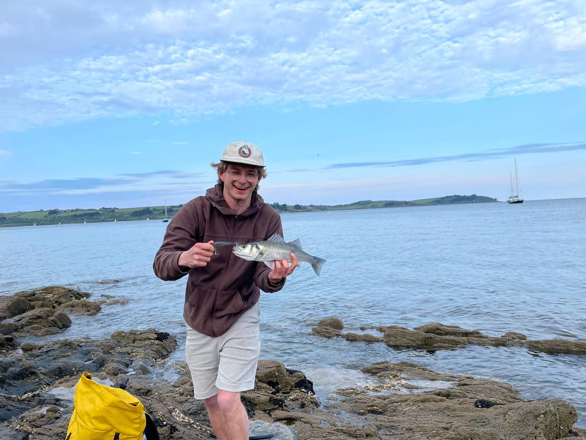 _Tidework's tweet image. Mental bass off the top action this evening. Top of the tide, In a weird part of a mark k fish in totally different way. Crazy stuff!! 

Bass hitting the bait like it’s July