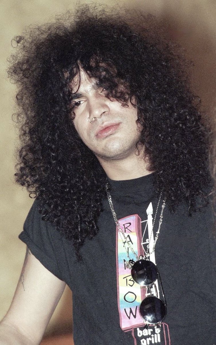 slashworldarg's tweet image. #slashoffstage 

@slash en Milan, Italia 🇮🇹, marzo de 1995.

📷 Fabio Diena.

🤘🎩🌎

#slash #offstage #slash #slashssnakepit