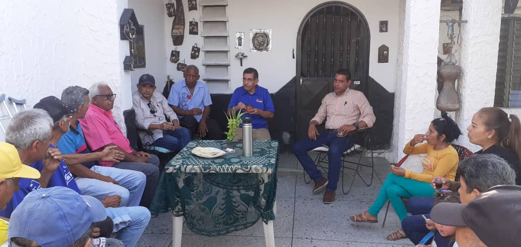 AlexisFRamosP's tweet photo. #18May En el Sector los olivos Parroquia Juan de Villegas el equipo de @UNT_Lara_ realizo un Conversatorios por las Primarias.
Seguimos motivando al Ciudadano para así conquistar nuestra Libertad. https://t.co/9rjS0hb7hw