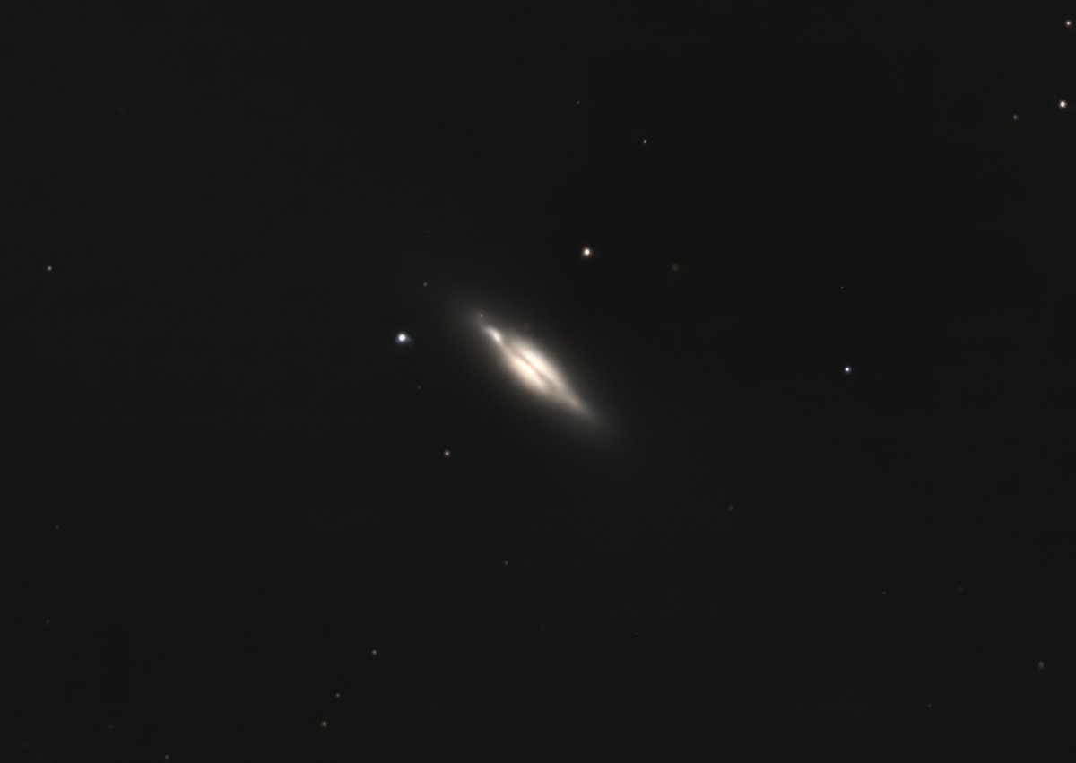 TomsBYAstro's tweet photo. 3 Messier galaxies I imaged last night. M59, M66, and M102. Poor transparency so will need more data for better detail. https://t.co/jnh6e1Uyyk