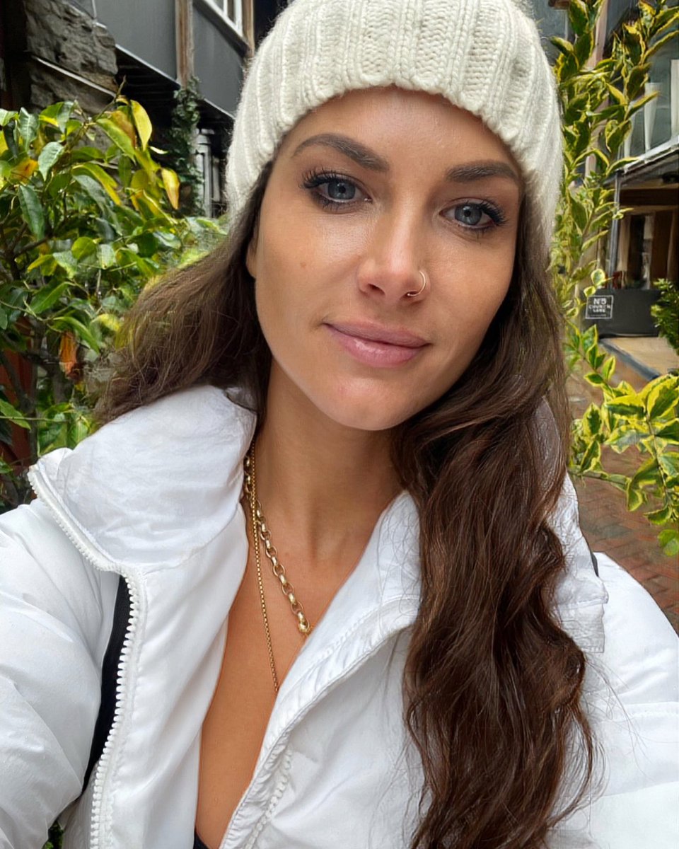 LauraSrzic's tweet image. So addicted to #learningtocode 😱I had to check out of my hotel to catch a flight and all I want to do is find a place I can just pull out my laptop and get into it.😅😭 thankfully, @Codecademy has the practice app to keep me going.
#womenintech #CodingNewbie