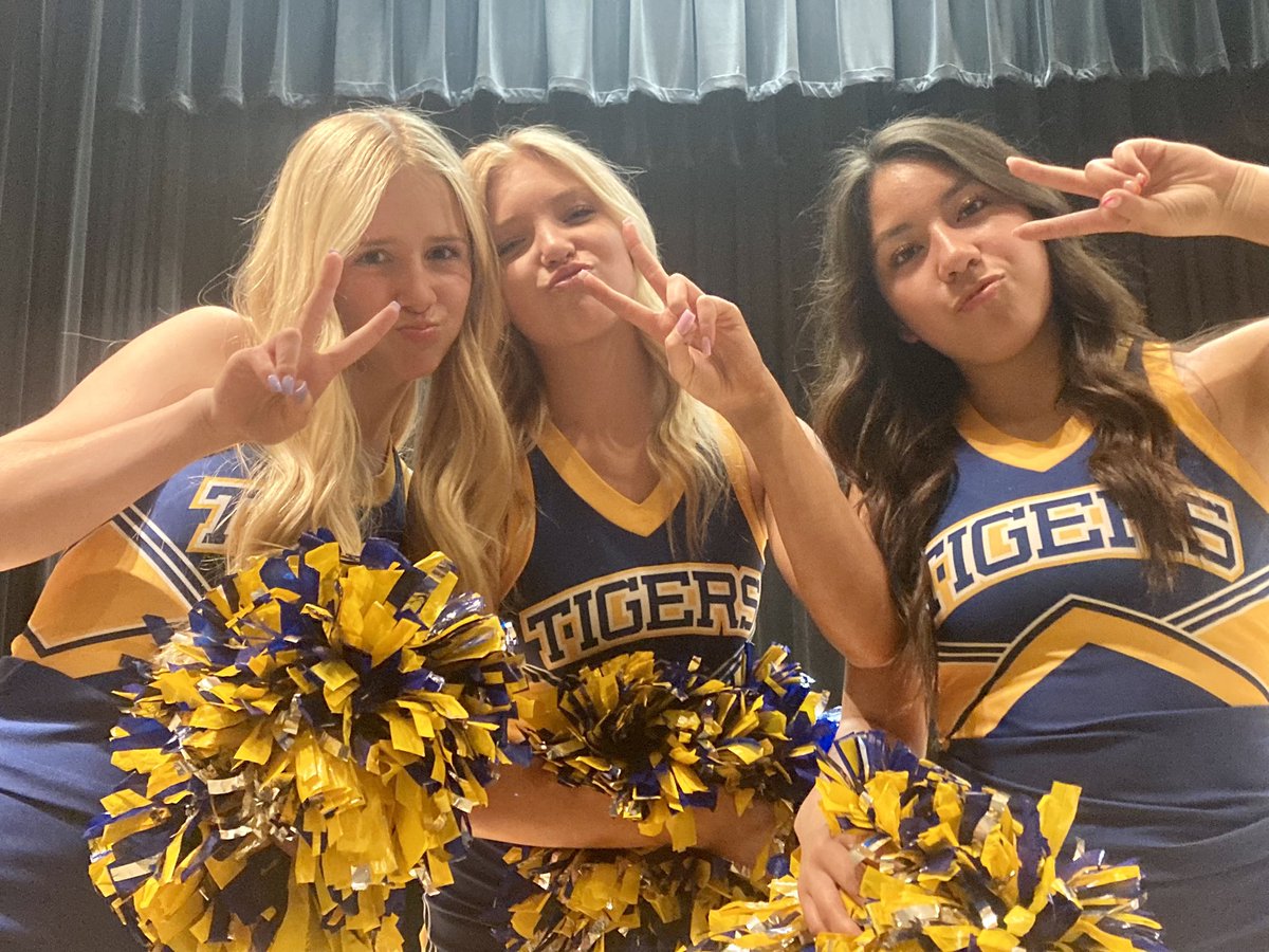 FrenshipMS's tweet photo. End of year pep rally was a huge success today. Everyone had a lot of fun! Hard to believe this is the last pep rally of the year before Alcove Trails opens next school year. Our auditorium wonβt be quite as full. #thefms https://t.co/FRMhhSLrBo