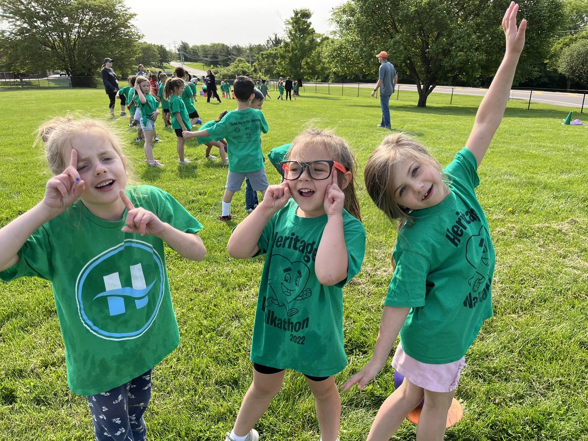 Maria_KimeK's tweet photo. Field Day was SO much fun!!  So many fun stations, a picnic lunch outside, and Kona Ice all added up to a fun filled day!  #HECSmagic   @HeritageECS https://t.co/GwBGC4KWsn