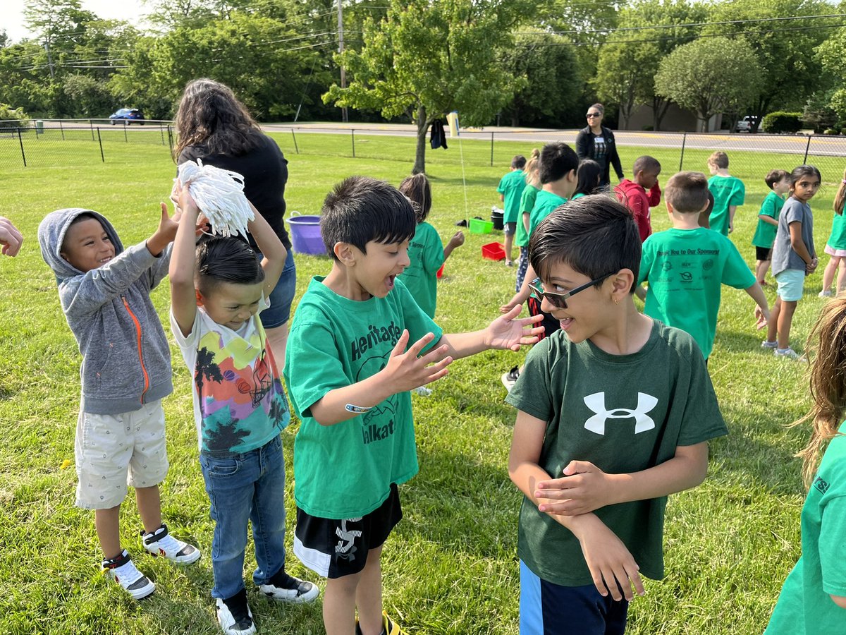 Maria_KimeK's tweet photo. Field Day was SO much fun!!  So many fun stations, a picnic lunch outside, and Kona Ice all added up to a fun filled day!  #HECSmagic   @HeritageECS https://t.co/GwBGC4KWsn