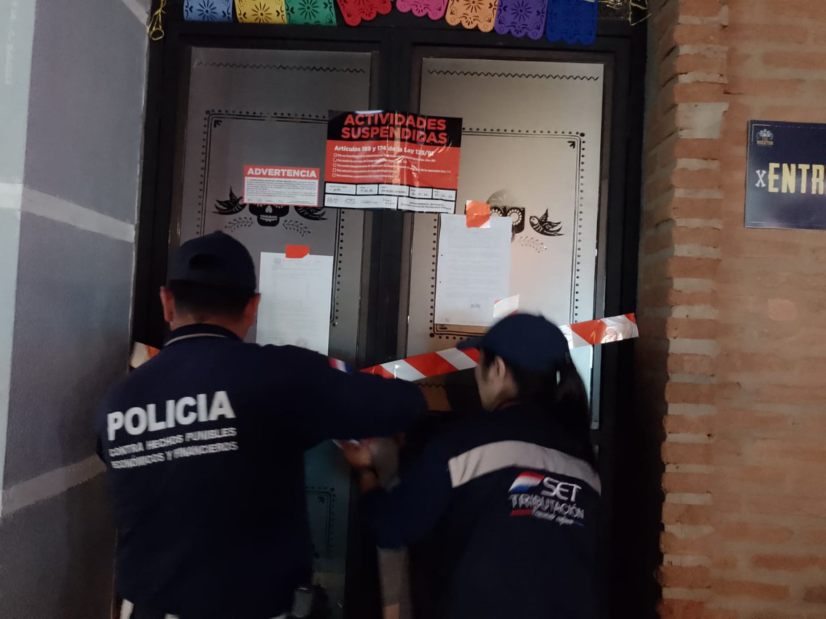 OscarOrue's tweet photo. A fin de dar cumplimiento a ordenes judiciales hemos procedido a suspender por 3 días las actividades comerciales de 2 locales nocturnos tras constatarse que no expedian comprobantes legales. 

Es obligación la emisión de facturas a partir de 20 mil gs por cada venta. https://t.co/0vux1UYxUA