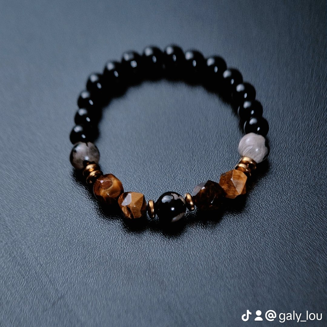 Mininga_Bijoux's tweet photo. Quand @cedricmink nous fait l'honneur...

Visual : @singeriestudio

#Mininga #mantra #yoga #smallbusiness #oeildetigre #genderless#gemstonebracelet #handmadejewellery #jewelry #jewelgram #jewelryswag #love #madeinCameroon #modernjewelry #jaspepaysage https://t.co/YSFhliUjgy
