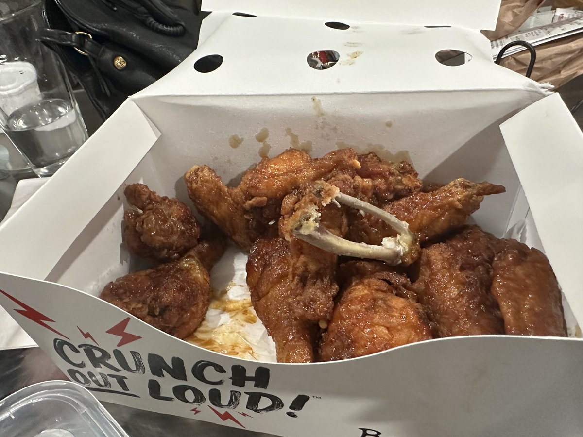 clementine!!!! 🍊 on Twitter "just demolished these wings 🤤 i’m stuffed"