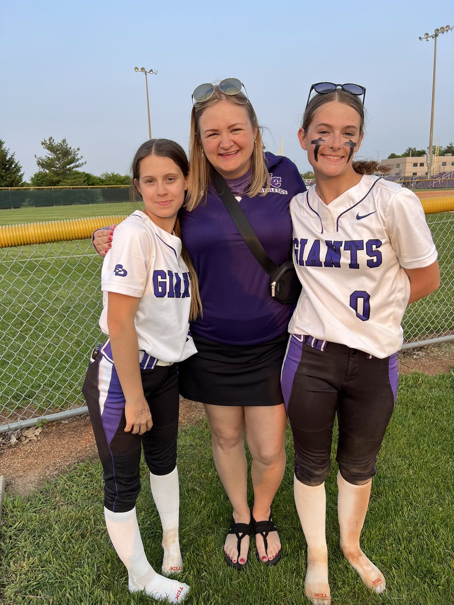 I loved watching my favorite softball players shine for varsity <a href="/Giants_Softball/">Ben Davis Giants Softball</a> tonight! I’ve loved cheering them on each year since 2017. So proud of them and can’t wait to see what all they accomplish 💜