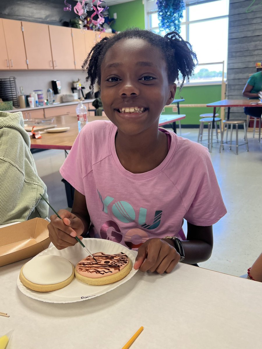 artwithpryor's tweet photo. Creativity is contagious, Pass it on!  Art Club students celebrated a wonderful year of creativity. 🎨 A huge thank you to @RiverchaseStem for the cookie decorating lesson… We had a BLAST! @TeamRiverchase @CFBISD https://t.co/XbxDzgXXEv