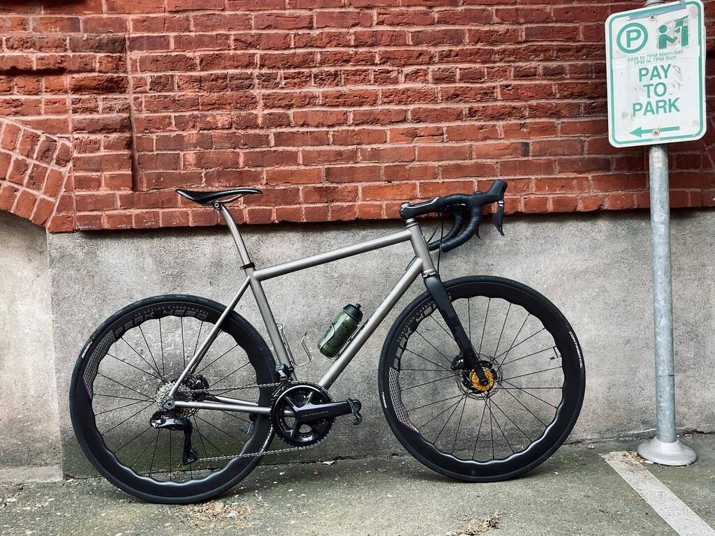 buckyrides1's tweet photo. Bikes, coffee and shoes?
I’m loving the space outside Barista, so chill, so ambient and killer coffee. 
Also check out the waterbottles (bidons for you connoisseurs) by @blackcirclesecretsociety nice design, eco platform and go with ti nicely https://t.co/uIYm4MqWYV https://t.co/sCxhgpF1iK