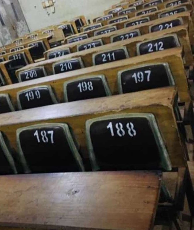 With this seating arrangement, abeg try use deodorant come exam hall. No come exam hall dey gba like ponmo.😒
#fpiexams #ilaropoly
