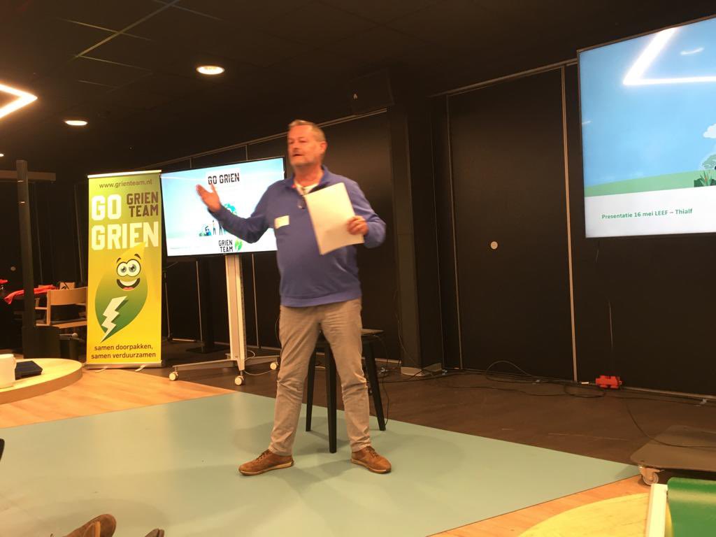 Afgelopen dinsdag avond mocht onze vz <a href="/AntonLokaal/">Anton J. Melein</a> namens de energie coöperatie BUITENgewoon Duurzaam aan alle toehoorders vertellen wat de stand van zaken is van ons project, de energetische renovatie van rijgebonden (koop)woningen. <a href="/Heerenveen/">Gemeente Heerenveen</a> #verduurzamen #GrienTeam