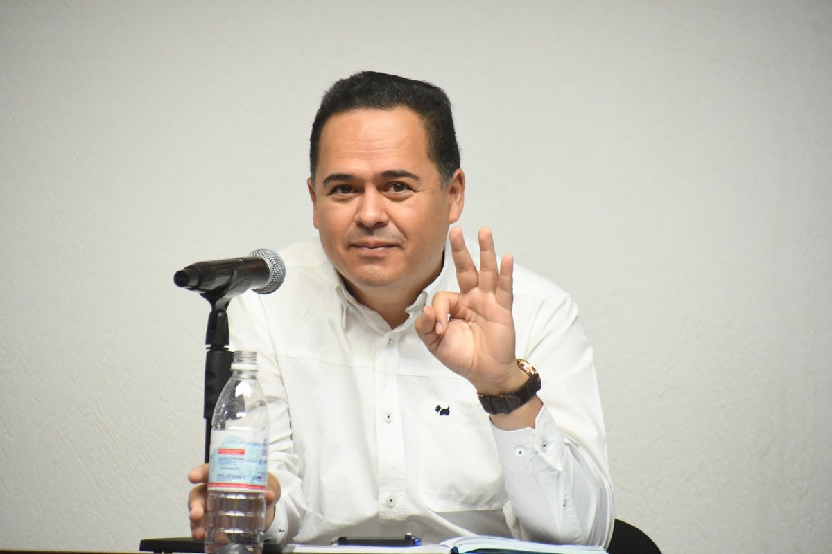 lalolopezm's tweet photo. Hoy me reuní con las y los secretarios y directores de @PANGuanajuato para dar seguimiento a los temas de nuestra #AgendaPANGTO. Cada una de nuestras acciones es un paso más hacia adelante, la meta es el 2024. ✌️ #GTOSiemprePAN https://t.co/TrvgUsfVRw