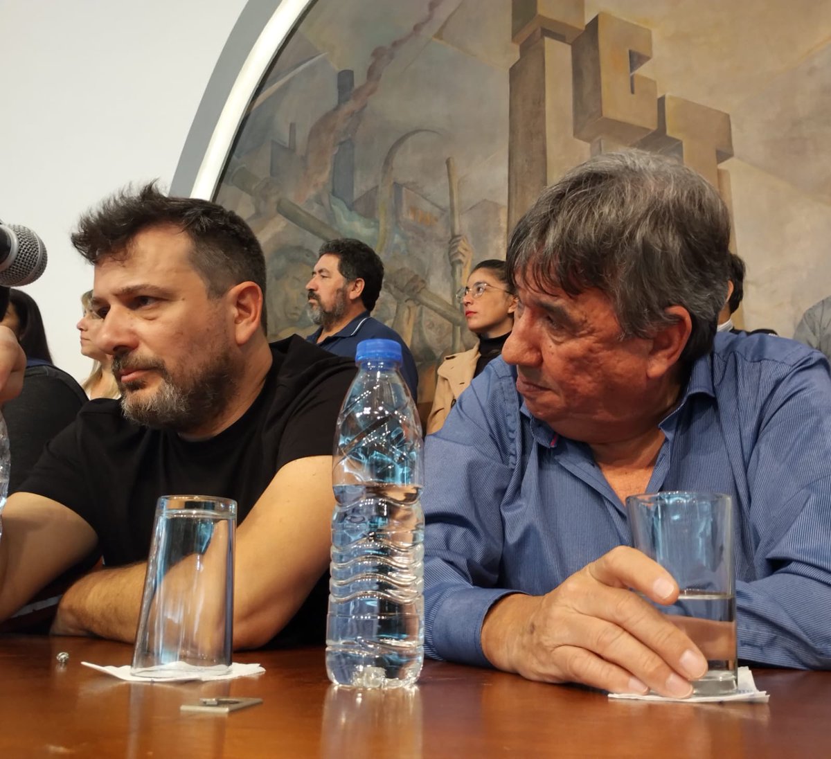 ACTO DE ASUNCIÓN DEL CONSEJO DIRECTIVO 2023-2027

En la sede de la #CGT, <a href="/herdoval/">Hernán Doval</a> asumió como nuevo Secretario General de nuestra CTM.

Estuvieron presentes Dirigentes de todo el país demostrando que la UNIDAD será el camino para lograr las conquistas de DERECHOS que aún faltan.