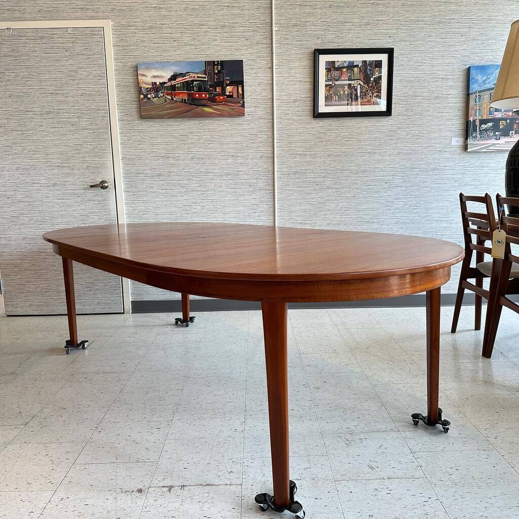 Exceptional quality, generous Danish Modern teak extending dining table with 2 leaves. Leaves both have skirting. 1950’s Soro Stolefabrik. 

✅ 🇨🇦 wide shipping
✅ Refunds for 7 days on full priced, non-custom furniture.
✅ Restoration services
✅ Shop i… instagr.am/p/CsZabzgv44d/