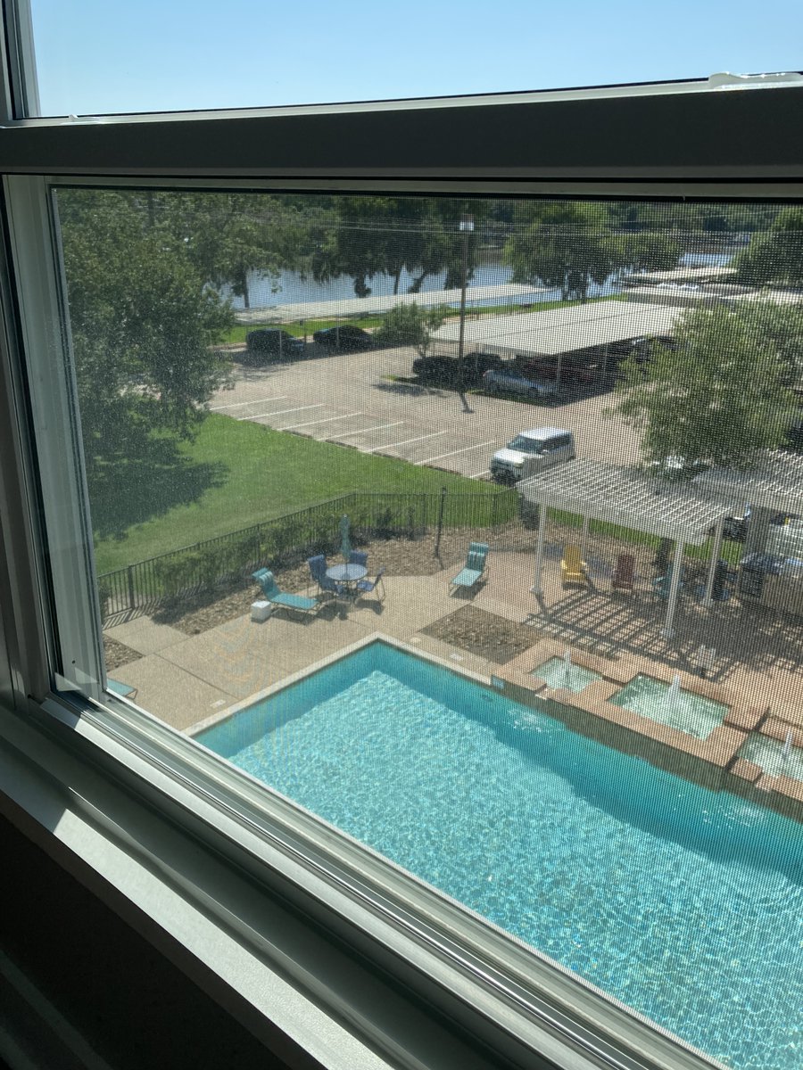 ClearLakePlace's tweet photo. Clear Lake Place in webster has a 4th floor one bedroom 818 sq with a pool and water view.  Come check us out in my office at 18707 Egret Bay Blvd Houston Tx 77058 281-333-2960 and ask for Michelle! https://t.co/2QT9EWjM21