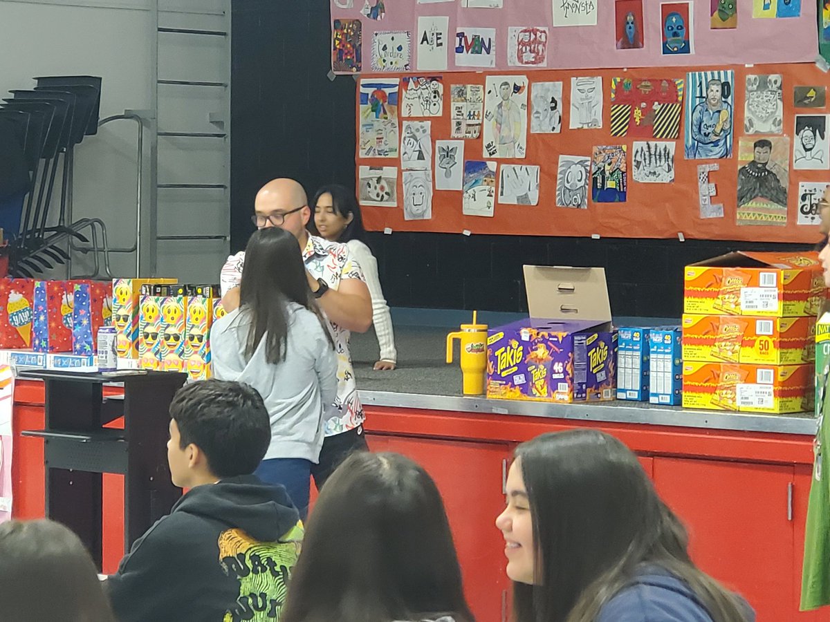 PFranco_SHS's tweet photo. Mr. Ortega, 8th grade Art teacher at SMS celebrating &amp; honoring his art students on their accomplishments! https://t.co/W0xwNgc1jB