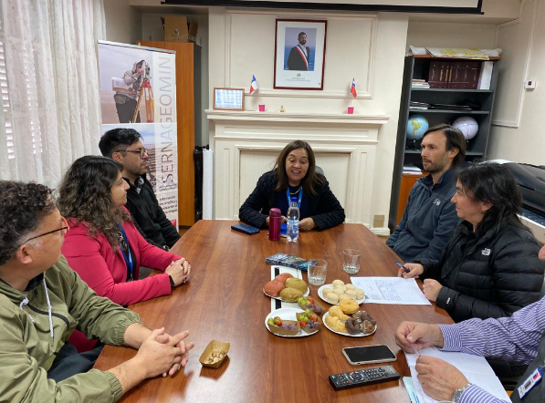 sernageomincl's tweet photo. INTENSA AGENDA! La Subdirectora Nacional de Geología de @Sernageomin, Alejandra Ávila, visitó la DR #LosRíos y el #OVDAS con el objetivo de conocer equipos de trabajos y proyectos para este año. También se reunió con el alcalde de #Pucón Carlos Barra y @Senapred #LaAraucanía. https://t.co/MurbkTn6SC