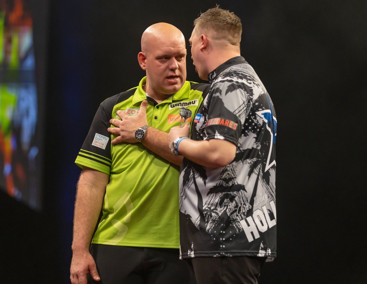 VAN GERWEN WITHDRAWS ❌

Due to a shoulder injury suffered in his Quarter-Final with Chris Dobey, Michael van Gerwen has withdrawn from his Semi-Final on Night 16 of the Premier League!

The final between Price and Dimitri Van den Bergh will now follow!