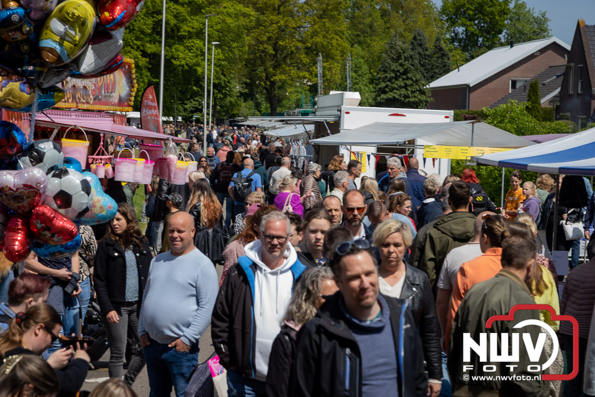avisch26's tweet photo. Al jaren achter elkaar een markt organiseren is een hele klus. Maar elke keer hier ook nog 1 groot evenement van te maken is groots! Complimenten aan @SupVerSVtHarde @svtharde @BartJanOlthuis https://t.co/JcxYZ0tpGM