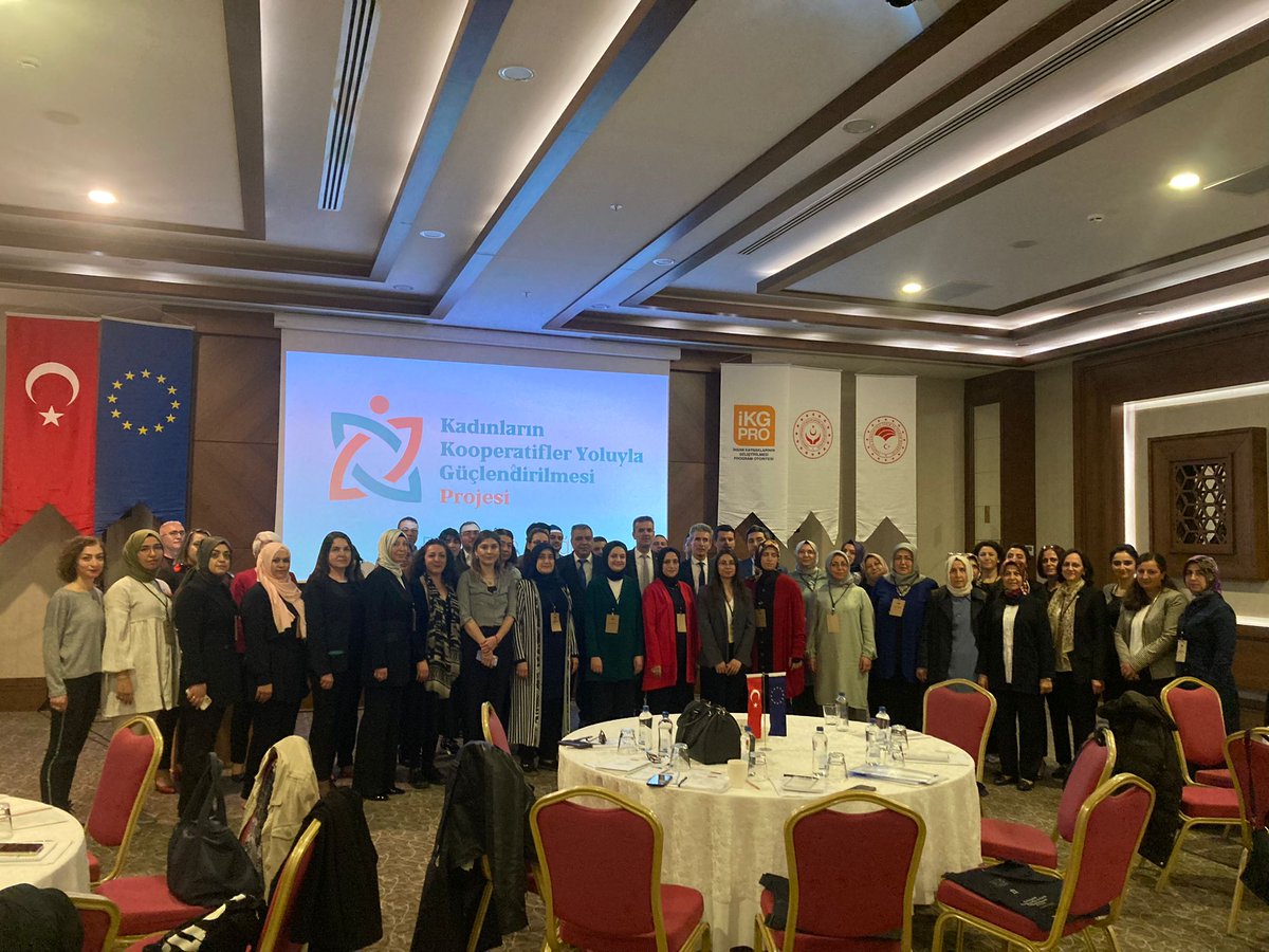 sinanpasakoop03's tweet photo. Sinanpaşa Kadın Kooperatifi olarak Akrones Kocatepe Kongre Merkezinde yapılan " Kadın Kooperatifleri Güçlendirme" toplantısına katılım sağladık.
@kubrayigitbasi @AfyonValiligi @SinanpasaKym @bskerdal @afyonkulturevi https://t.co/jxEUGeIwOy