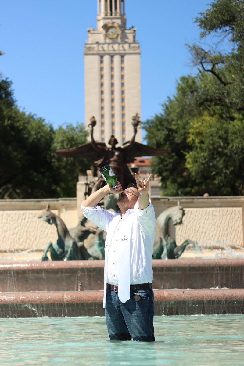 JoseCastillo_2's tweet photo. Texas Ex or whatever George Strait said
#UT23 #Graduated https://t.co/ayINqaU2yn