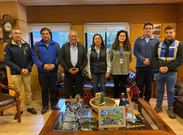 sernageomincl's tweet photo. INTENSA AGENDA! La Subdirectora Nacional de Geología de @Sernageomin, Alejandra Ávila, visitó la DR #LosRíos y el #OVDAS con el objetivo de conocer equipos de trabajos y proyectos para este año. También se reunió con el alcalde de #Pucón Carlos Barra y @Senapred #LaAraucanía. https://t.co/MurbkTn6SC