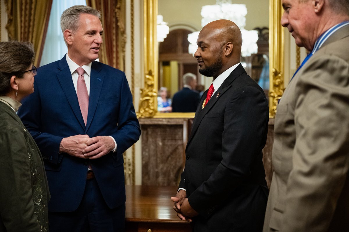 BHigginsBflo's tweet image. Honored to welcome @truebethelbc Pastor Craig Pridgen to Washington to lead Congress in an opening prayer on the House floor - a tradition dating back nearly 250 years.

Pastor @CDPridgen is a dedicated leader in WNY &amp;amp; we are grateful for his work to help our community thrive.