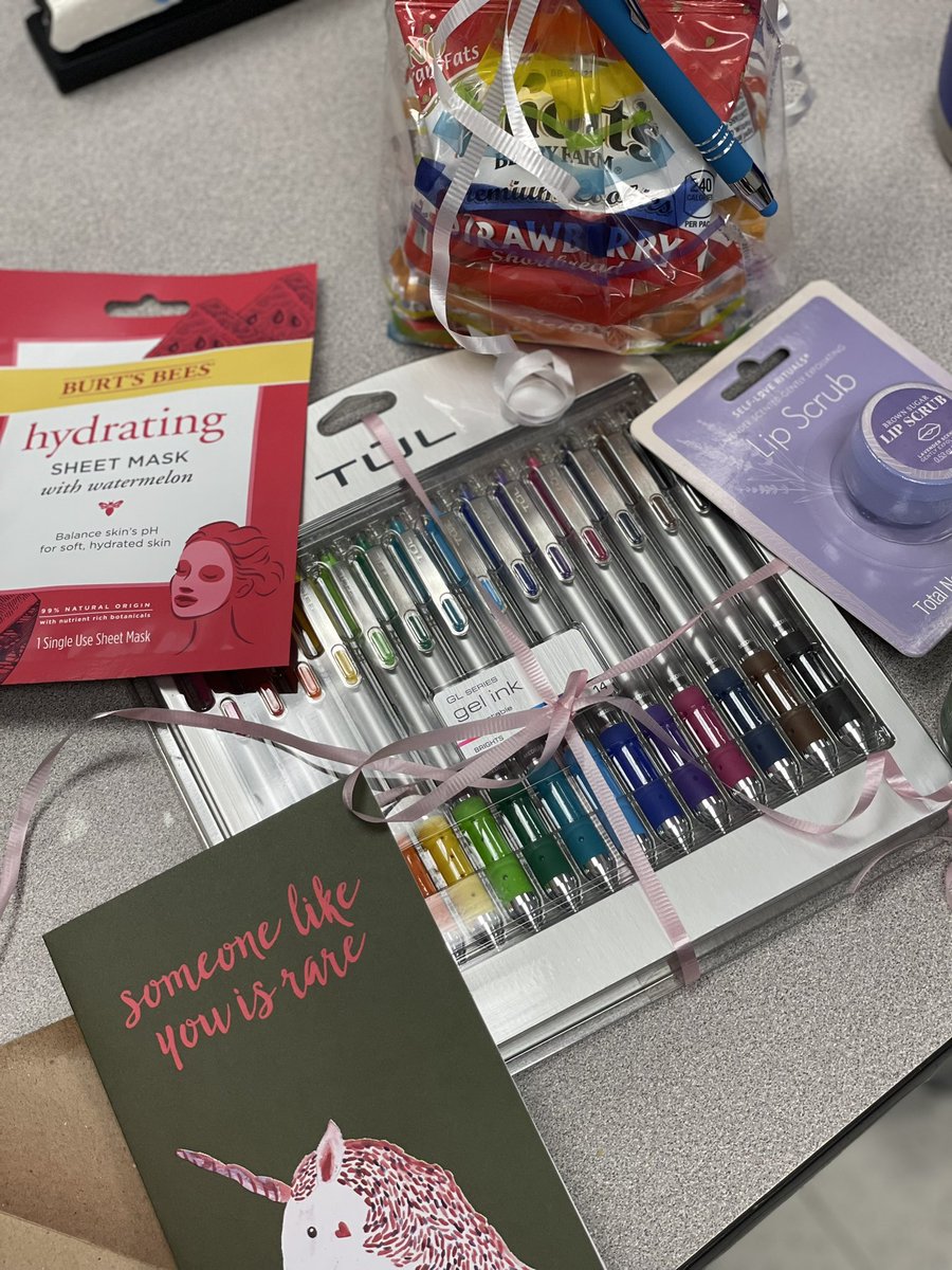 mpaez_tech's tweet photo. My ❤️ 💙 is full ! Thank you for my gifts ladies ! I truly feel 💕 and appreciated! One more reason I love 💗 my job ! @iramirez_SMS @karras_SMS https://t.co/F7gwUdmhga