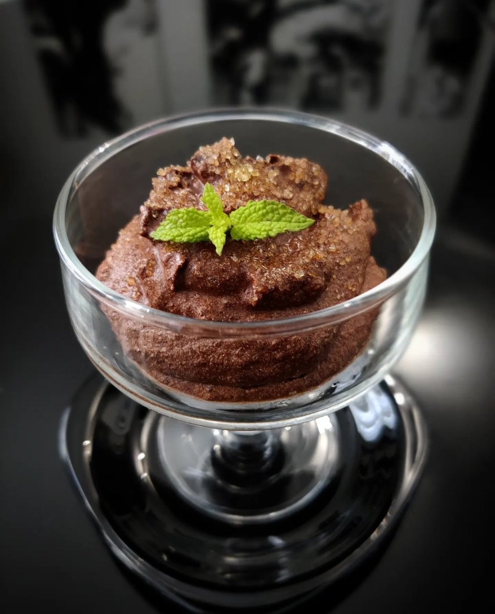 CutinoElena's tweet photo. Mousse Antiossidante con Cioccolato di Modica IGP. Articolo con Ricetta di Nutrizione Culinaria e sul processo chimico di realizzazione del Cioccolato di Modica IGP nel link sotto. https://t.co/I13z1YahBM #food #nutrition #nutrioneculinaria #chocolate #pastry #wellbeing #healthy https://t.co/lxKWd6KQ0I