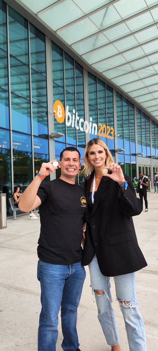 momenblockchain's tweet photo. 📢 Saludos para 🇻🇪 de la entusiasta y promotora cripto argentina @Techconcatalina muchas gracias por compartir y generar cultura cripto con nosotros 🙏🏻

#bitcoin
#BitcoinConference2023 
@BitcoinMagazine 
@morocotacoin 
@TNOradio https://t.co/Ye5Gtsrk0g