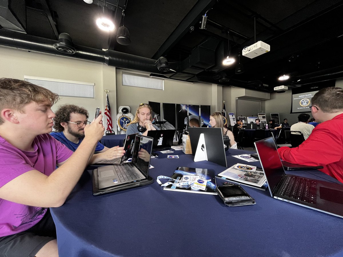 redteamsUNL's tweet image. SUITS testing week has begun! #NASASUITS #NASASTEM