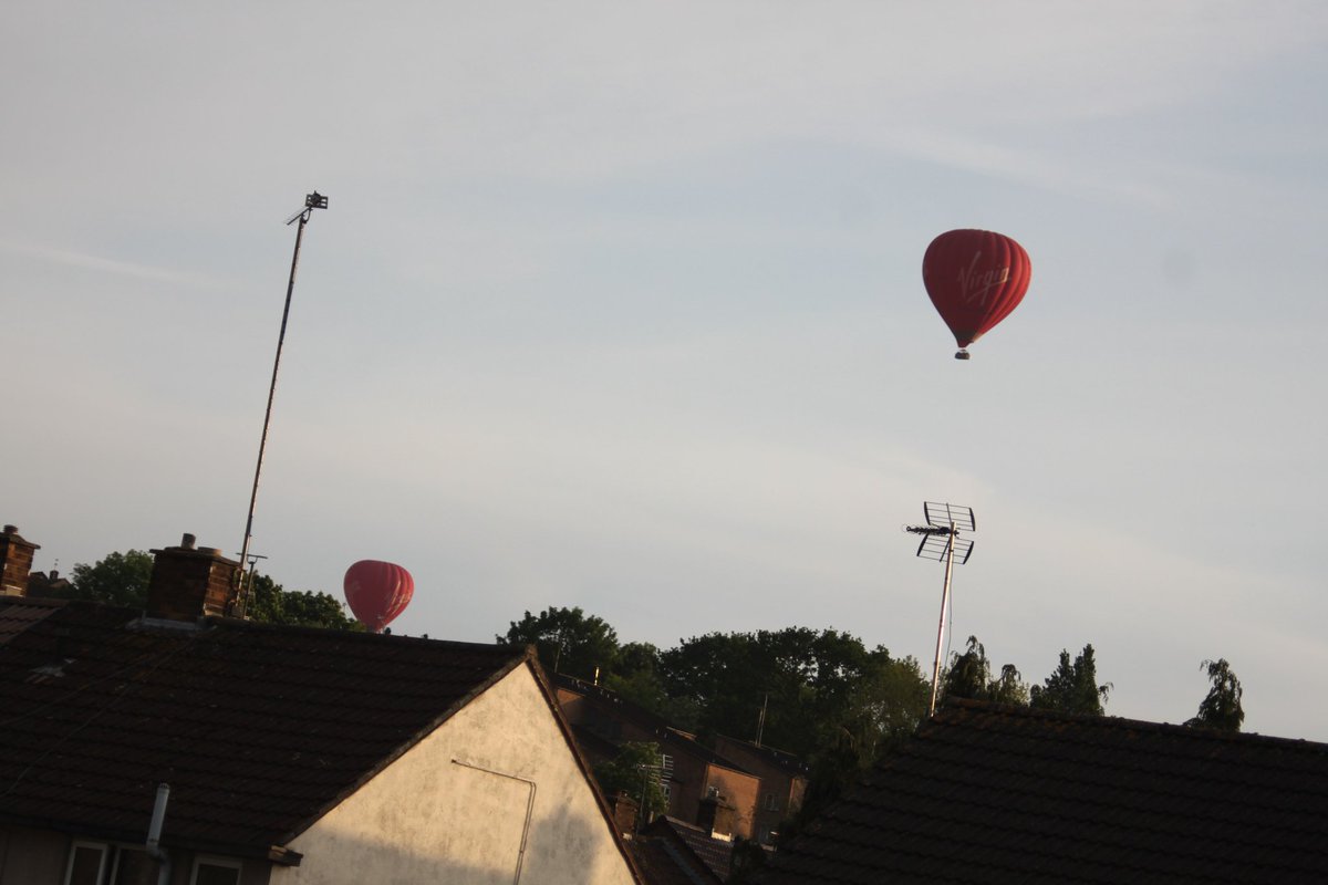 BSballoonpics's tweet photo. @mjballooning The Virgin balloons that took off from Ashton Court! https://t.co/v3apBbVquW