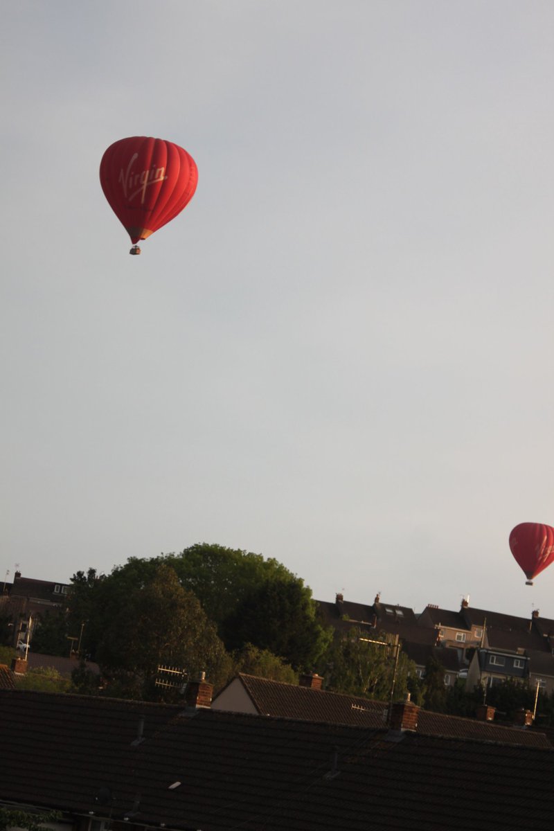 BSballoonpics's tweet photo. @mjballooning The Virgin balloons that took off from Ashton Court! https://t.co/v3apBbVquW