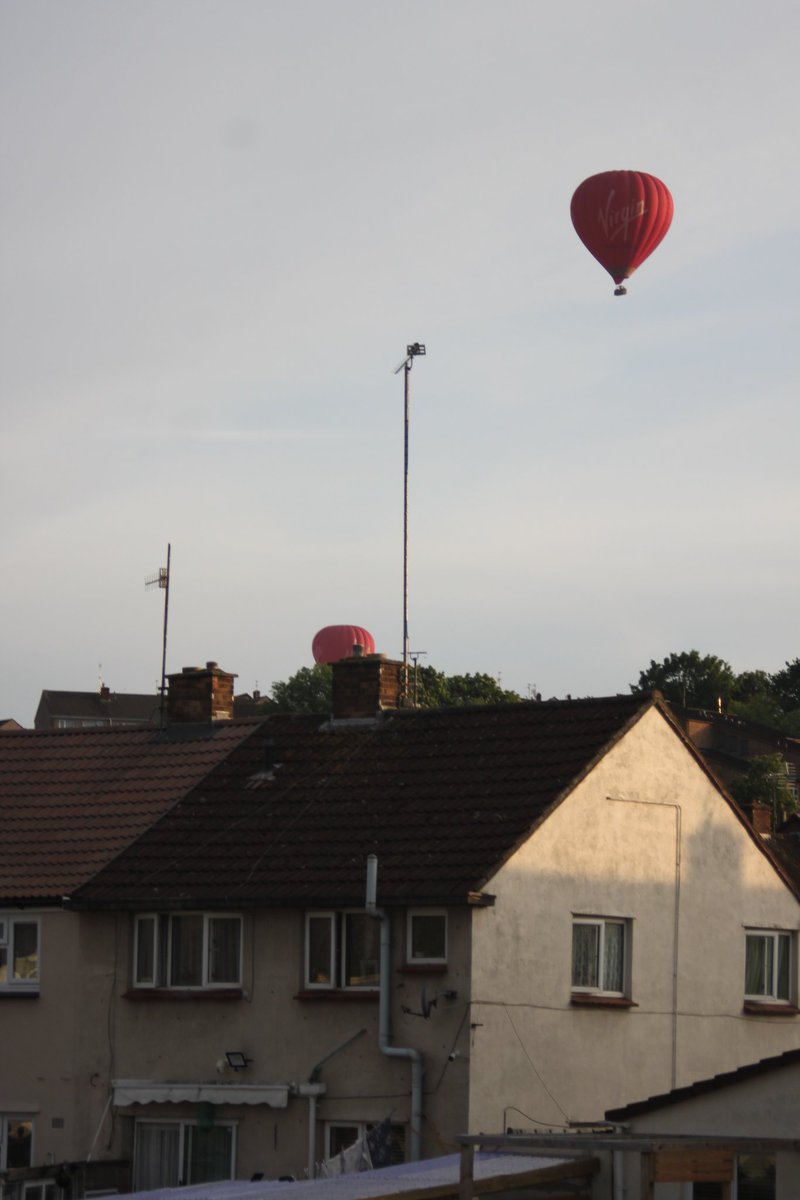 BSballoonpics's tweet photo. @mjballooning The Virgin balloons that took off from Ashton Court! https://t.co/v3apBbVquW