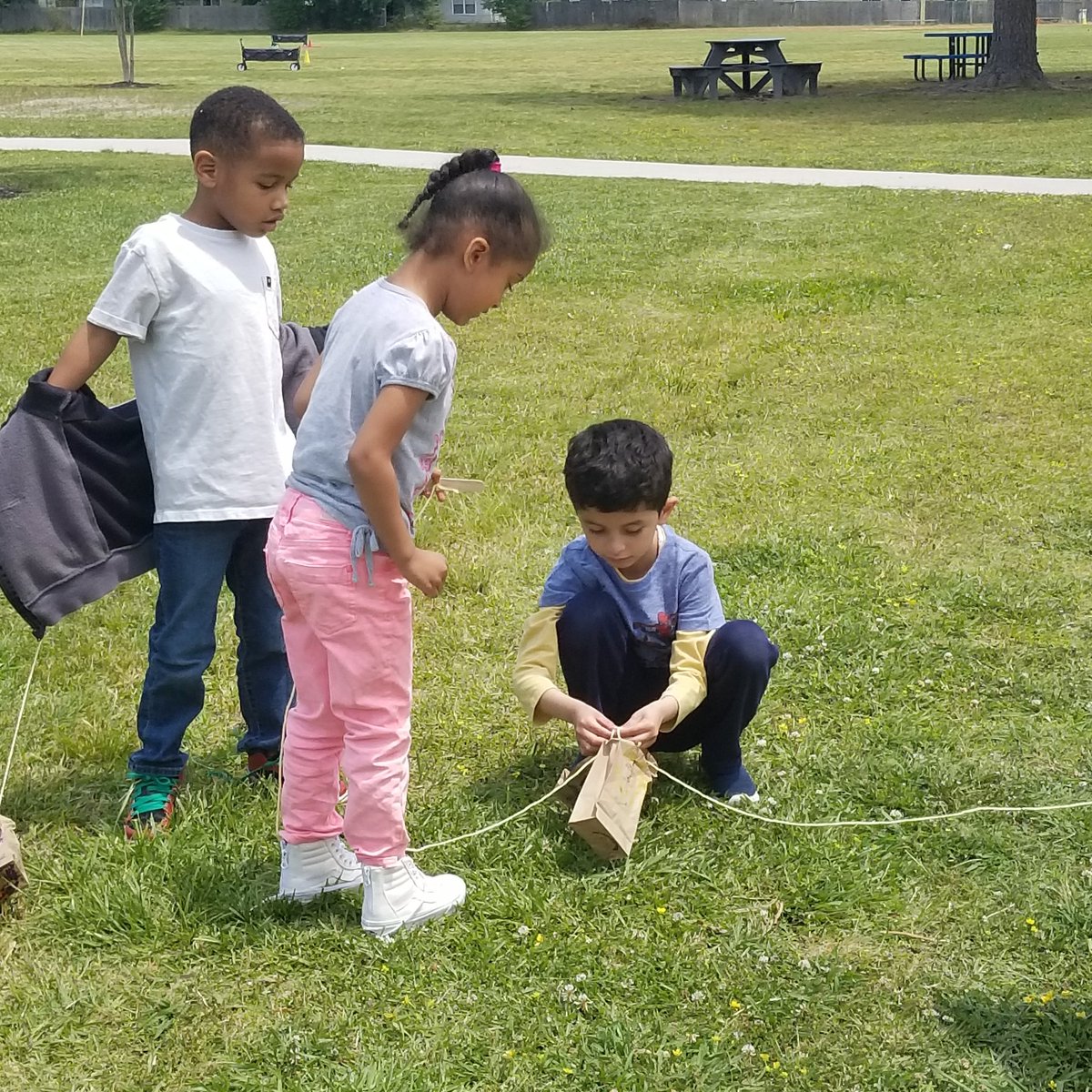 jshaber16's tweet photo. Today was the best day for kite flying in Pre-K. Students decorated their homemade kites. They had fun exploring ways for the kites to take flight with help from the wind. They even had to problem solve kites getting tangled. So much fun.@vbHolland @VBPreK @VBTitleI https://t.co/wvMGxNMam7