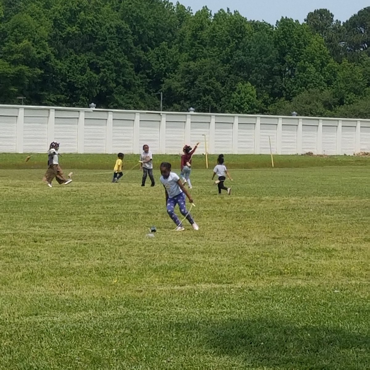 jshaber16's tweet photo. Today was the best day for kite flying in Pre-K. Students decorated their homemade kites. They had fun exploring ways for the kites to take flight with help from the wind. They even had to problem solve kites getting tangled. So much fun.@vbHolland @VBPreK @VBTitleI https://t.co/wvMGxNMam7