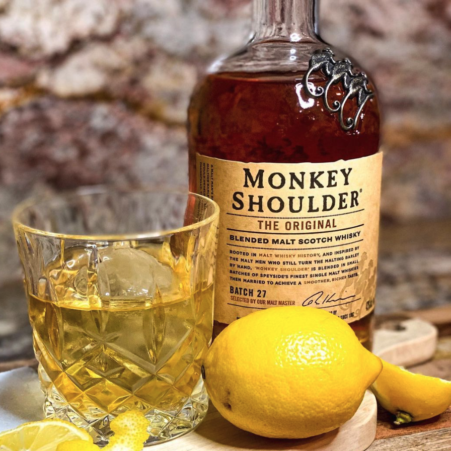 ThompsonsFTW's tweet photo. Keep your worries at bay with our Penicillin cocktail made with Monkey Shoulder Scotch, ginger agave and lemon juice with an Islay scotch topper. It might not be a cure-all, but it sure will make you feel better about yourself. #penicillin #happyhour #thompsonsbookstore https://t.co/fpRuWlsIT0
