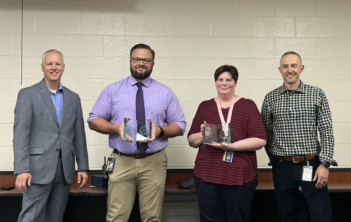 Congratulations to our milestone award winners and our peer appreciation winners! Well-deserved! <a href="/MrsSeelmanGIS/">Mrs. Seelman</a> <a href="/claudia60295/">Claudia Pope</a> @GIS_Swartz @GIS_AsstPrin #1GC