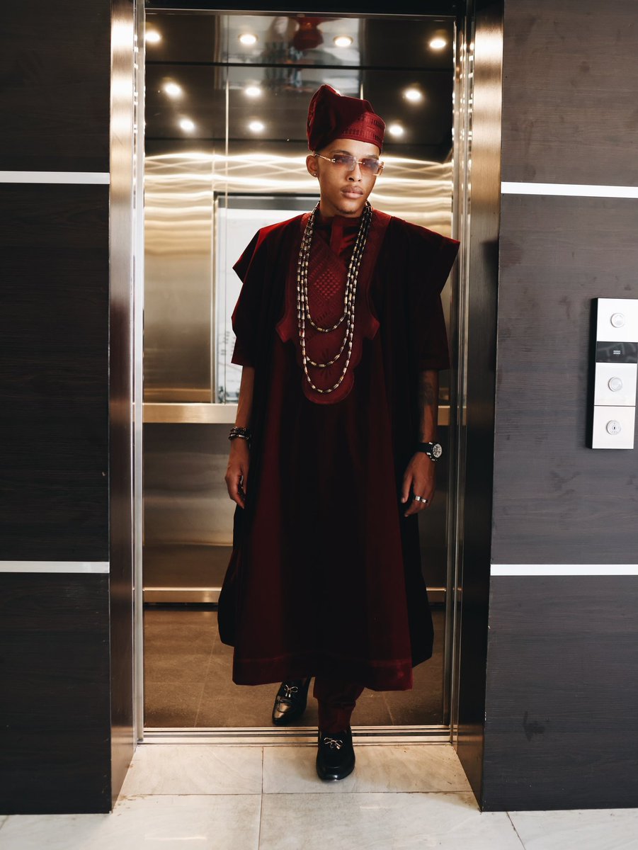 South Africa’s Thabang takes Lagos in a three-piece burgundy custom-made agbada tailored by us. 

Client: @thabangkmazi 

Styled by “The Luxury Himself”.

Photographed by the adept @adedamola_op 

#JustShakara #Agbada #TraditionalAttire #CustomMade #Lagos #Nigeria #SouthAfrica