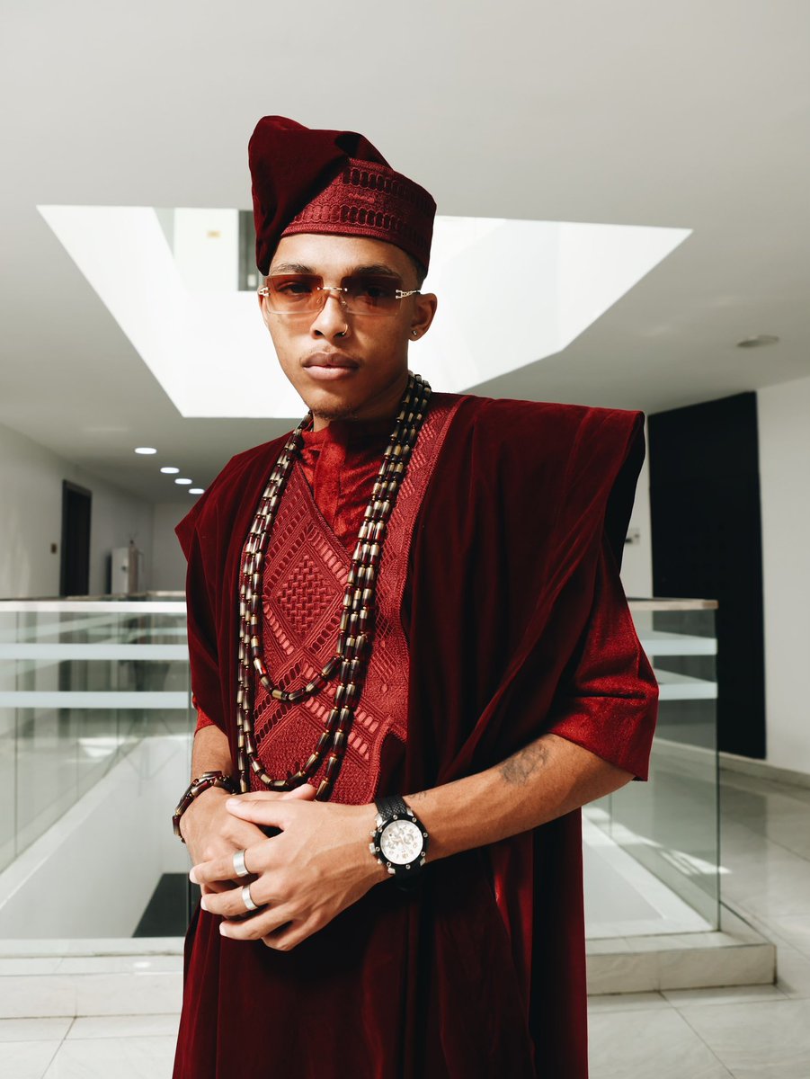 Justshakara's tweet photo. South Africa’s Thabang takes Lagos in a three-piece burgundy custom-made agbada tailored by us. 

Client: @thabangkmazi 

Styled by “The Luxury Himself”.

Photographed by the adept @adedamola_op 

#JustShakara #Agbada #TraditionalAttire #CustomMade #Lagos #Nigeria #SouthAfrica https://t.co/xp6TA4WFm3