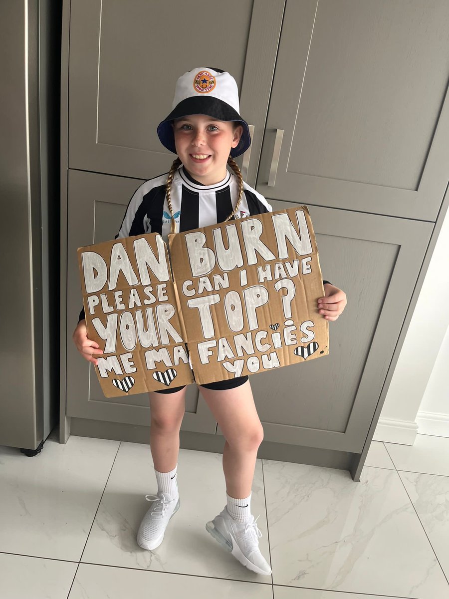 VaughanWaste's tweet photo. @SkySportsPL @SkySportsNews @SkySports  I’m the mam who fancies Dan Burn! 
Please help get this girl #danburn top @NUFC @ChronicleNUFC @NUFCTheMag #NewcastleUnited https://t.co/Em7Te15Dnz