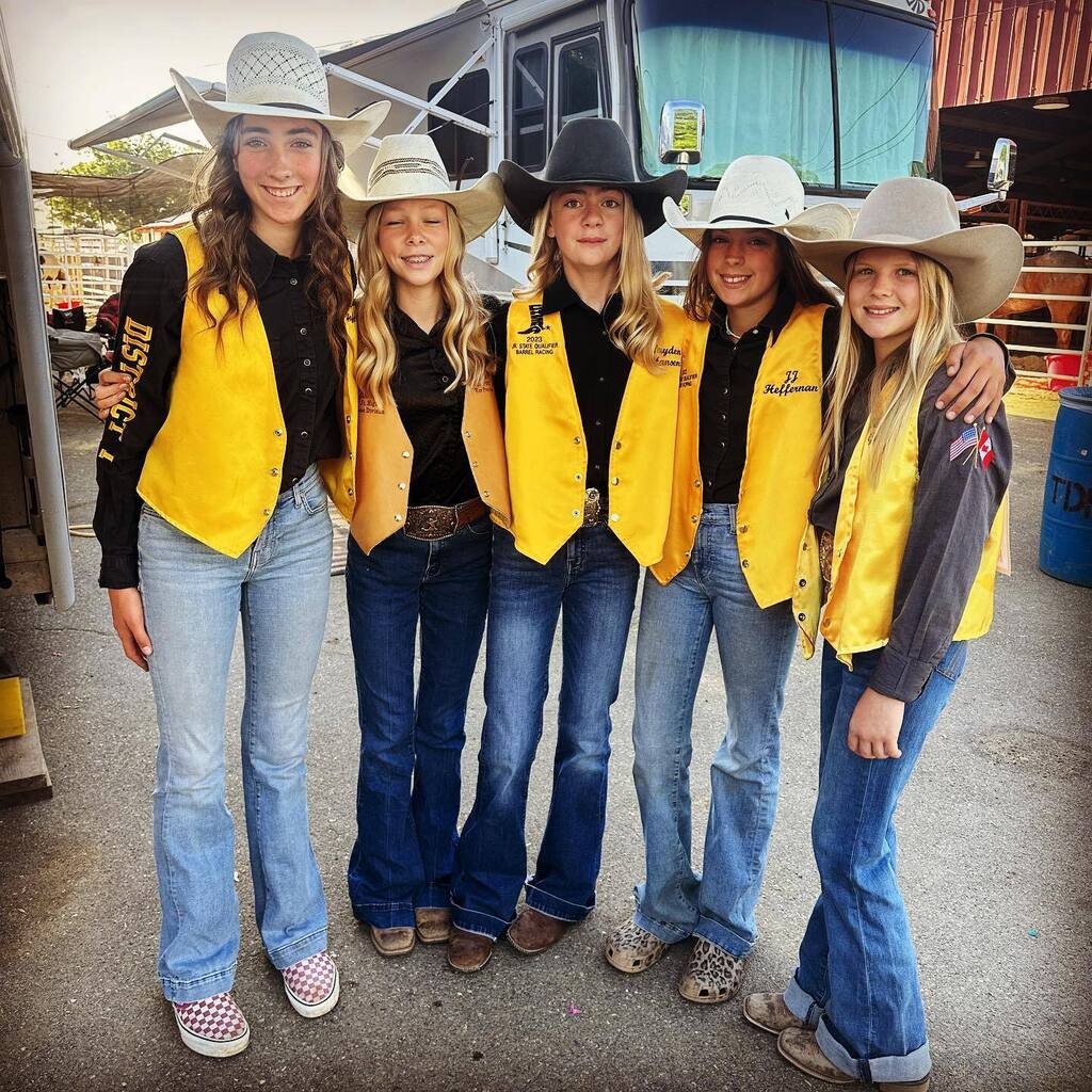 FiveMarys's tweet photo. State Finals are underway! These girls qualified as the top 5 in our district and are competing over the next few days against competitors from all over the state of California. The friendships forged through rodeo are something special. Go D1! ✨ https://t.co/5wsACojFB6 https://t.co/WjFsRk9w4X