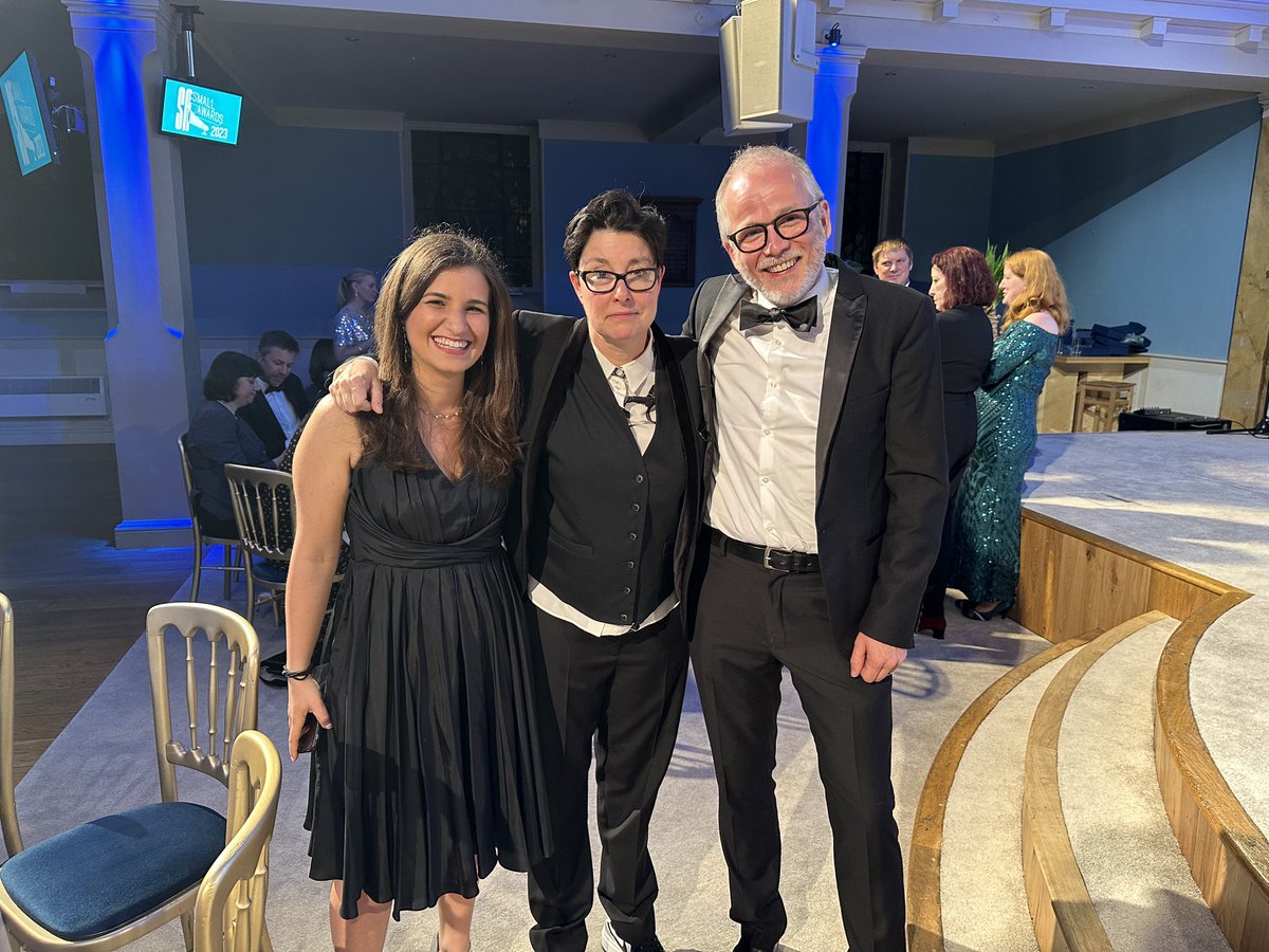 epolychron's tweet photo. What a legeeeend. Thank you @sueperkins for hosting @TheSmallAwards tonight!! @Tomgreenre and I loved meeting you https://t.co/AdLwwwEtxz