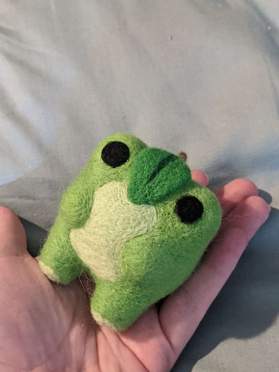 🐸🍃 a lil gift for a friend!

#needlefelting #needlefelt #feltart #woolart