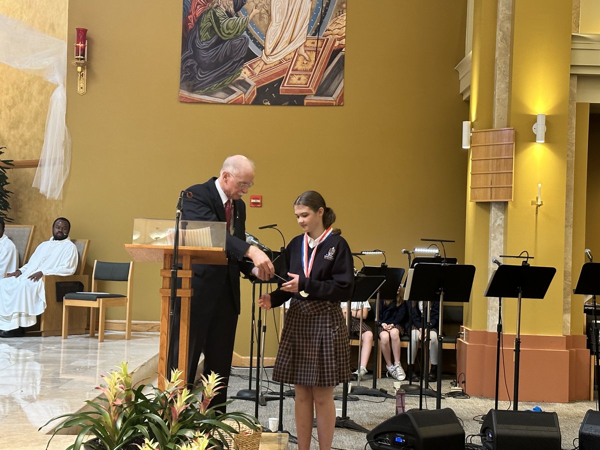 stignatiusid's tweet photo. Such a wonderful 8th grade baccalaureate mass today. Love these students!! ❤️❤️ 
Congratulations as well to the very deserving 8th grade students who were honored with some very special honors and awards! https://t.co/CbbDWD9neQ