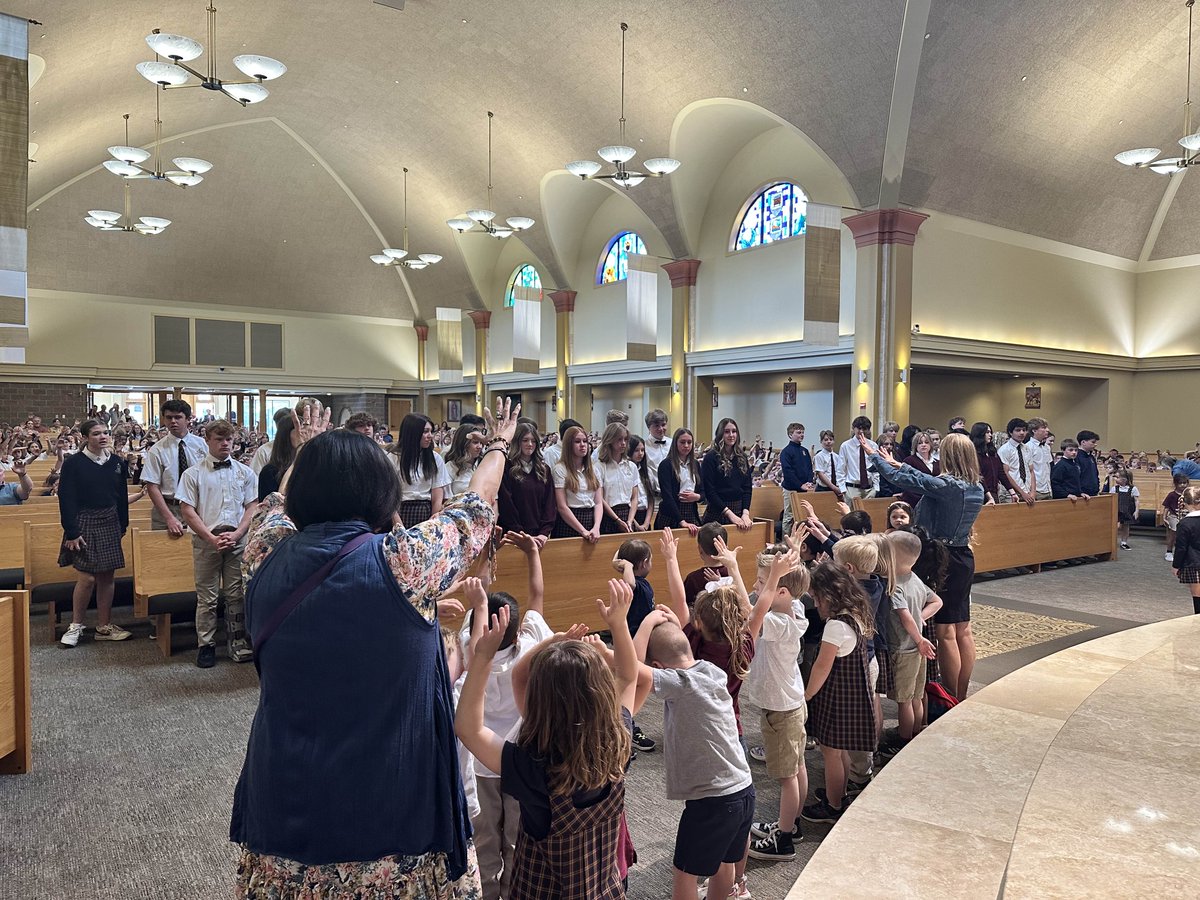 stignatiusid's tweet photo. Such a wonderful 8th grade baccalaureate mass today. Love these students!! ❤️❤️ 
Congratulations as well to the very deserving 8th grade students who were honored with some very special honors and awards! https://t.co/CbbDWD9neQ