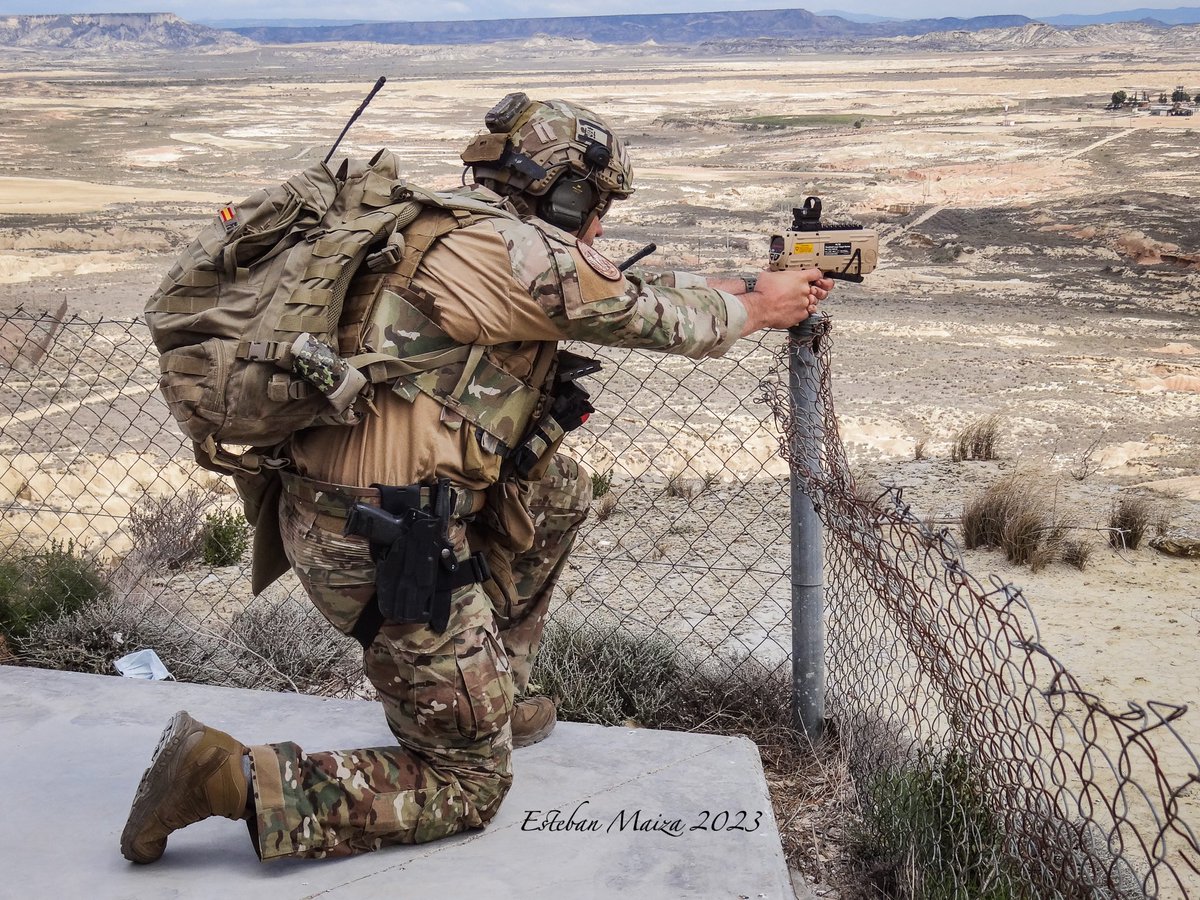 EstebanPhoto11's tweet image. Operadores JTAC del #EZAPAC del @EjercitoAire coordinando misiones de Close Air Support con los A-10 de la USAF en el polígono de tiro de Bardenas durante el ejercicio #SwiftResponse23.

También han probado una nueva pistola láser designadora de blancos.

Special Operations ☠️
